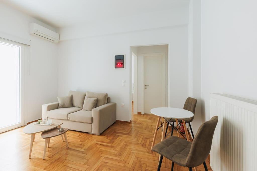 Comfy Shelter In Downtown Apartment